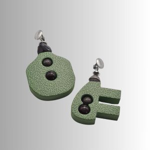 boucles d'oreilles clips surcyclage jouet et perle, métal et plastique