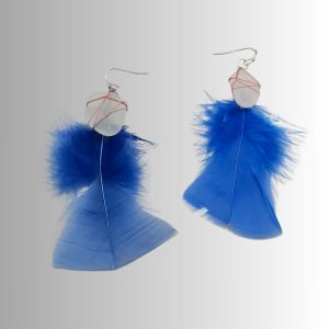 boucles d'oreilles plumes d'oie bleu électrique, verre, fil de cuivre